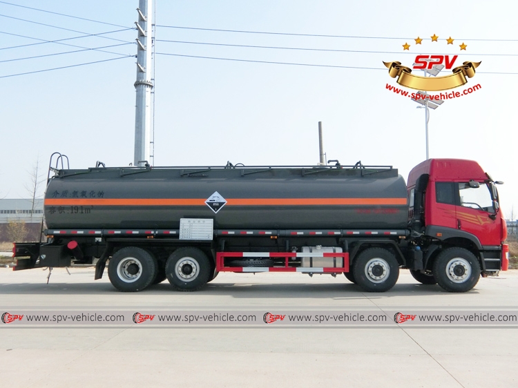 Right side view of Chemical Liquid Tanker Truck FAW